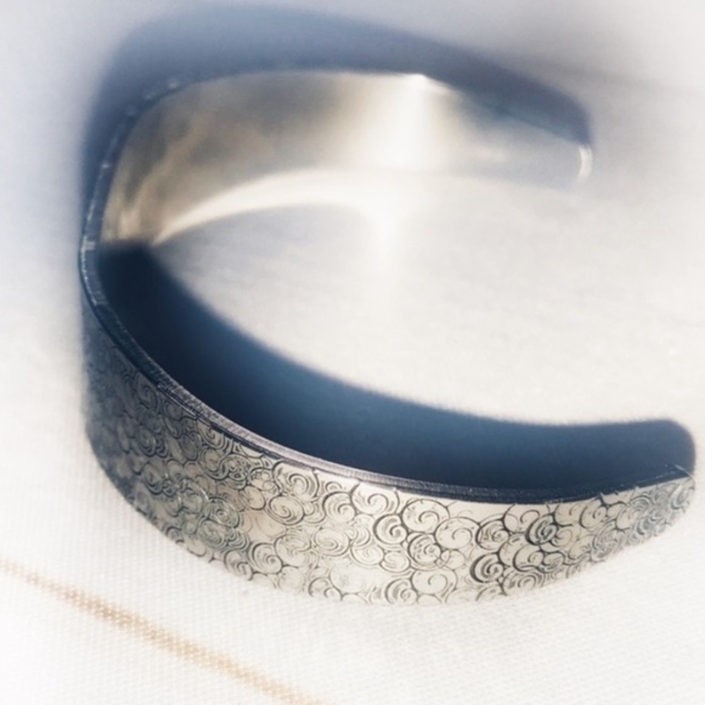 Handmade stamped “Wander Free” hypoallergenic adjustable cuff bracelet - Picture 4 of 7